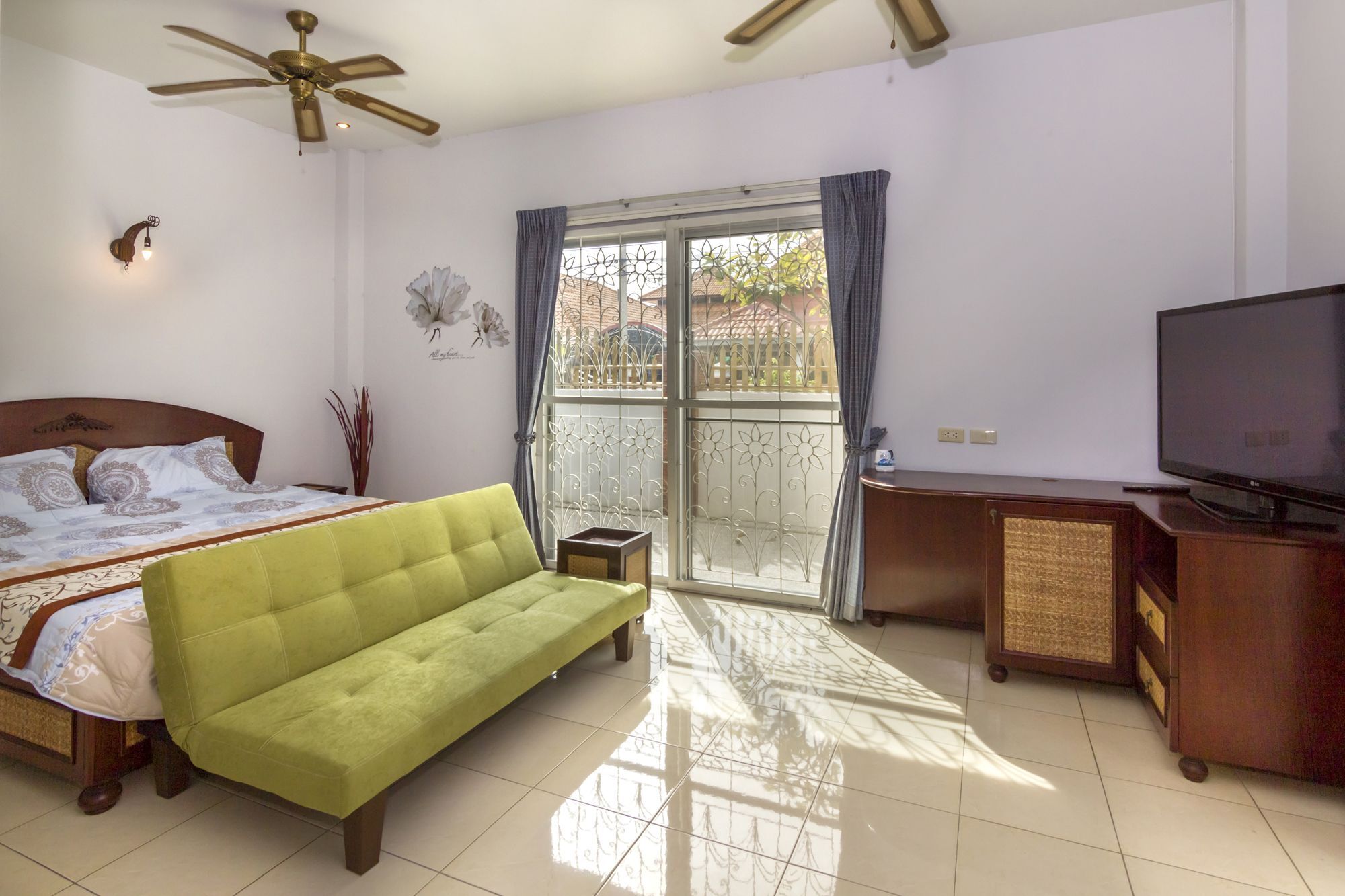 Nowhere Villa Pluto Pattaya Exterior photo